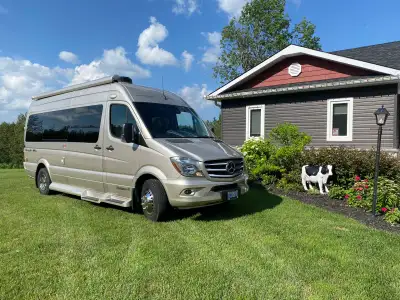 Mercedes pleasure-way , mint condition only 55,000km , great on fuel , diesel , dually 3500 , solar...