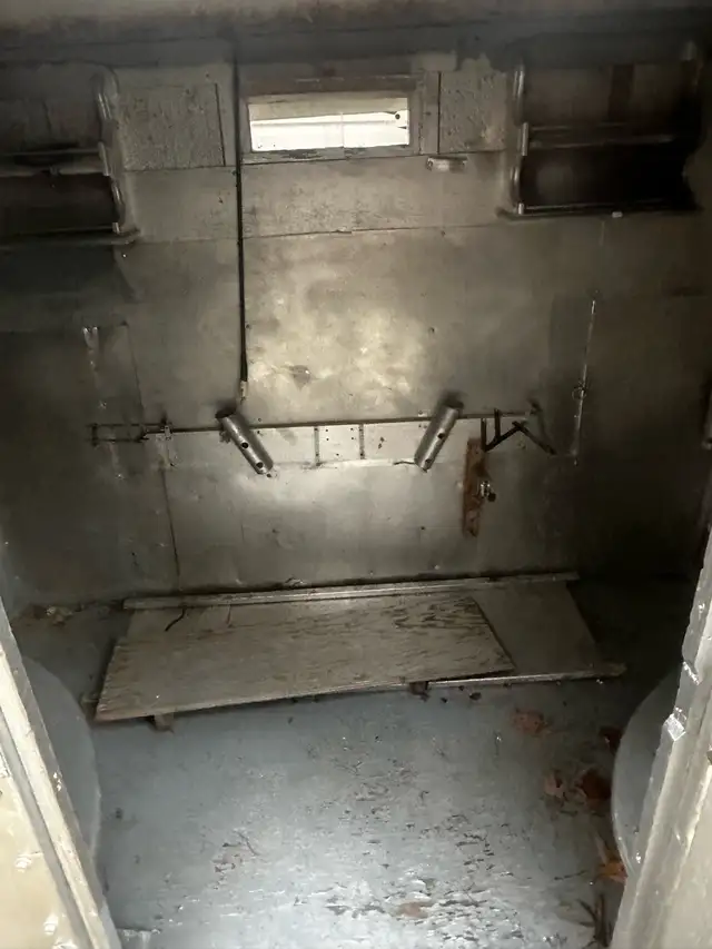 ice  hut/ shelter in Fishing, Camping & Outdoors in Muskoka - Image 7