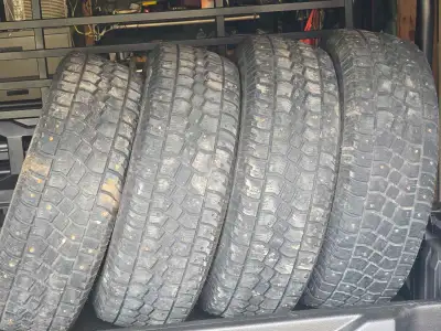 Winter tire 245 70 16 Good thread left on them has nails but some came off. Je parle français aussi...