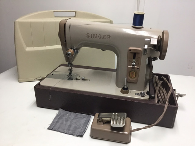 227M portable sewing machine SINGER  in Hobbies & Crafts in Hamilton
