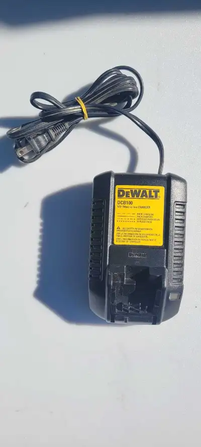 Chargeur DeWalt DCB100, View more