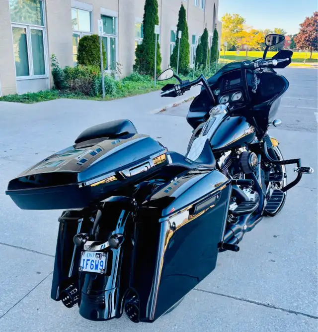 2016 HARLEY DAVIDSON ROAD GLIDE CUSTOM in Street, Cruisers & Choppers in City of Toronto - Image 2