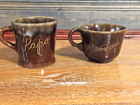 2  Belles Tasses Papa-Maman de Vachon en Céramique de Beauce