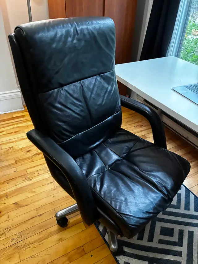 Big Furnished Room in elite Downtown location | Aug or Sept in Long Term Rentals in City of Montréal - Image 5