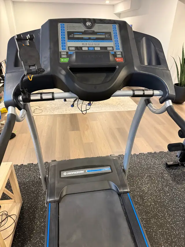 Treadmill and Exercise Bike in Exercise Equipment in Ottawa - Image 2