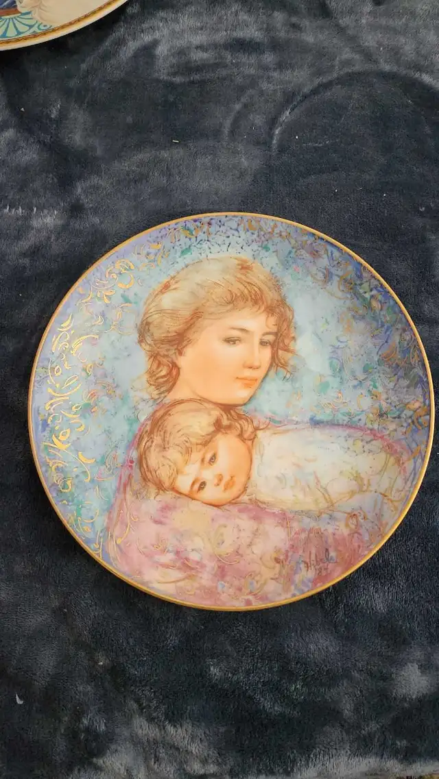 Knowles Edna Hibel Plate in Arts & Collectibles in Strathcona County - Image 2