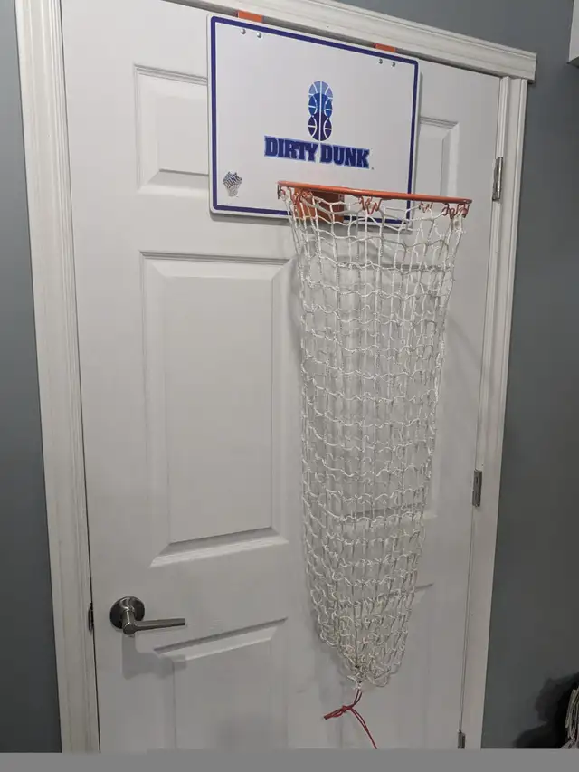 Over-the-door basketball hoop laundry basket in Home Décor & Accents in Edmonton - Image 4