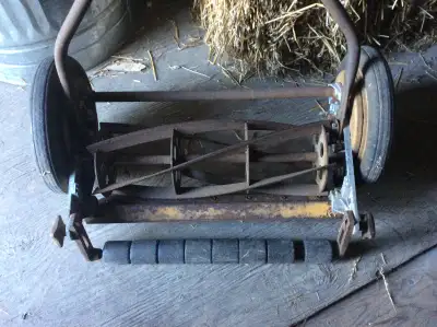LAWN MOWERS FOR SALE. ..CRAFTSMAN RIDE ON MOWER WITH 18hp BRIGGS AND STRATTON ENGINE PLUS GRASS COLL...