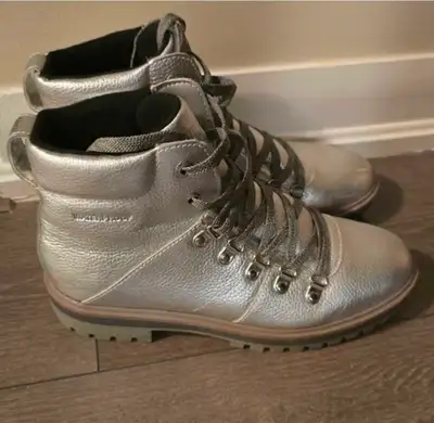 cougar winter boots - silver - size 9, View more