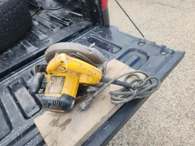 dewalt dw368 skillsaw 7 " blade 65$, View more