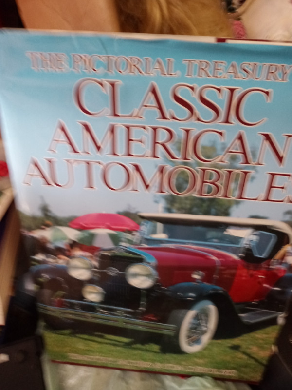 VINTAGE CARS  TEXT BOOK in Textbooks in Sarnia