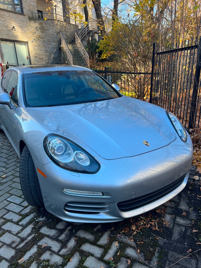 2016 Porsche Panamera 4