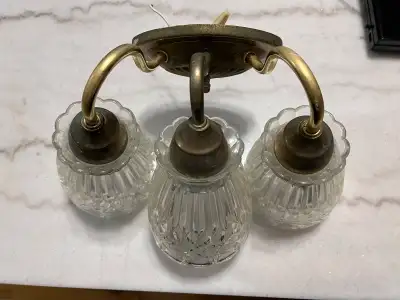Triple Bulb Light Fixture Vintage Brass (Oxided Look) Takes 3 regular light bulbs. Works perfectly....