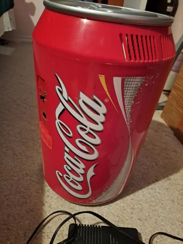 COCA-COLA COLLECTIBLES,  2 MINI FRIDGES, AND  COOKIE JAR in Arts & Collectibles in Moose Jaw - Image 4