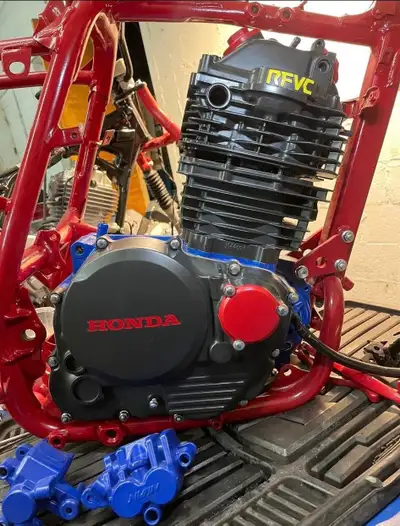 Le Garage par excellence pour les propriétaires de motos et véhicules tout terrain ! Ici nous ne fai...