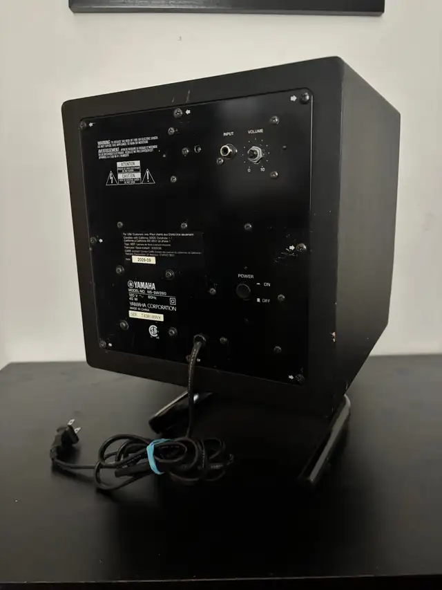 YAMAHA subwoofer and speakers in Speakers in Markham / York Region - Image 6