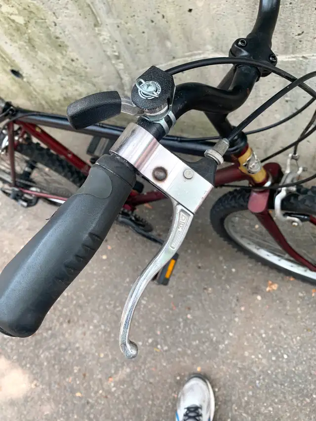 Nice custom built 21 speed burgundy Apollo city commuter, tuned62864365817857123