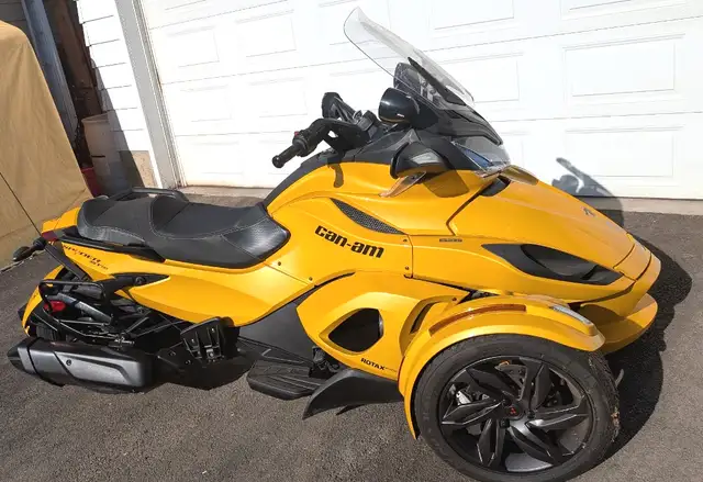 2013 Can-Am Spyder ST-S - SE-5 (Reduced) in Street, Cruisers & Choppers in Edmonton - Image 2