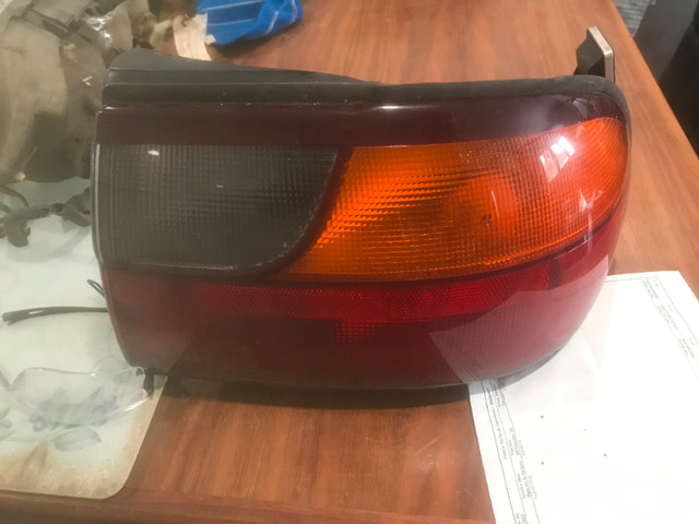PASSENGER TAIL LIGHT OFF 2002 CHEVY MALIBU in Auto Body Parts in London