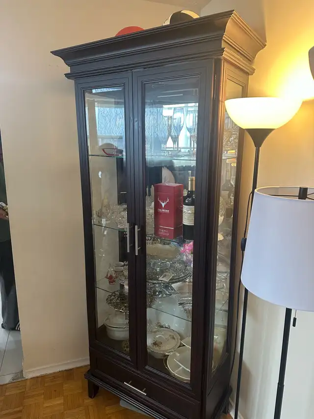 Display cabinet  in Hutches & Display Cabinets in City of Toronto - Image 2