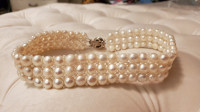 Elegant pearl collar necklace