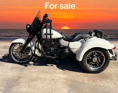 This pre-owned Harley Davidson Freewheeler is a stunning three-wheeled cruiser that combines classic...