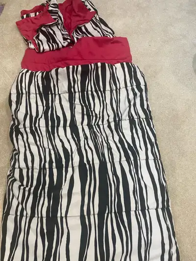Reversible pink comforter with matching pillow cases , View more
