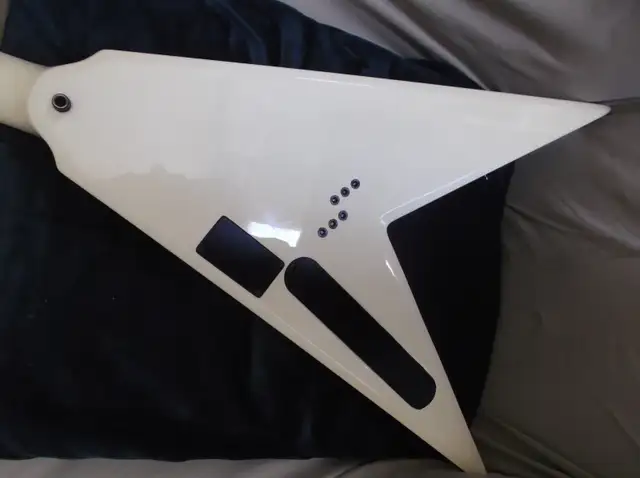 Peavey flying V guitare in Guitars in Sherbrooke - Image 3
