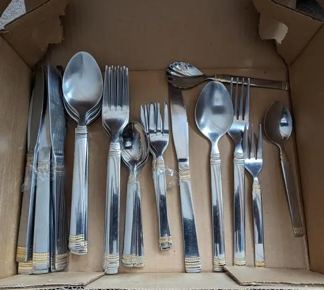 Flatware - 18/10 Glossy Stainless Steel Dinner Sets in Kitchen & Dining Wares in City of Toronto - Image 2