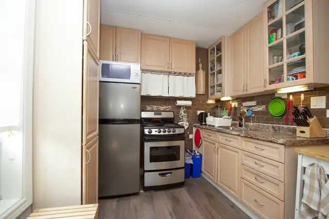 Oshawa Legal 1 bedroom (second floor) Apt $1499