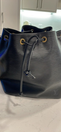 Authentic Louis Vuitton bucket purse. Black leather.