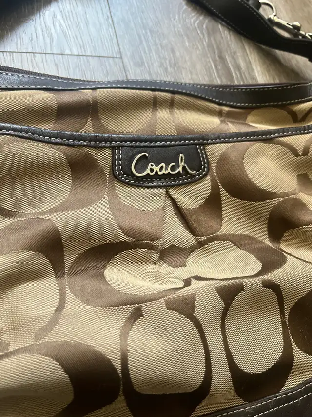 Coach Women's Vintage Brown Crossbody & shoulder Bag in Women's - Bags & Wallets in Mississauga / Peel Region - Image 5