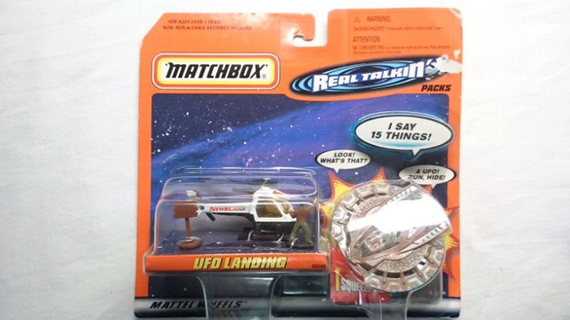 1998 MATCHBOX REAL TALKING PACKS UFO LANDING W/UFO INVADER HELIC in Arts & Collectibles in Mississauga / Peel Region