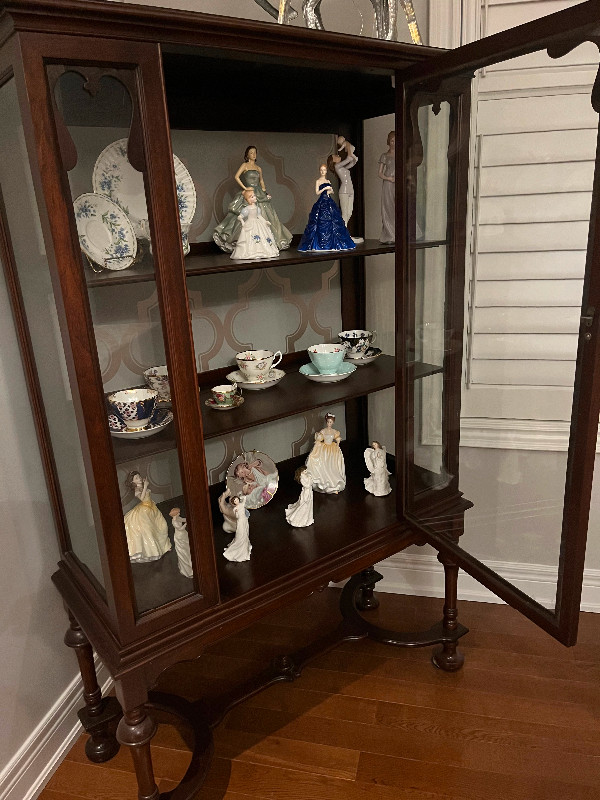 Antique China Cabinet in Hutches & Display Cabinets in Markham / York Region - Image 2