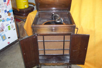 Victor Gramophone By Victor Talking Machine Company 1925