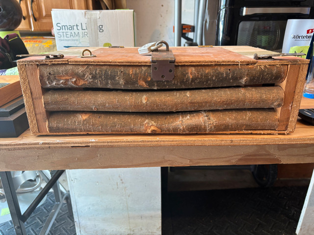 Vintage 1971 wooden box in Arts & Collectibles in Kitchener / Waterloo - Image 2