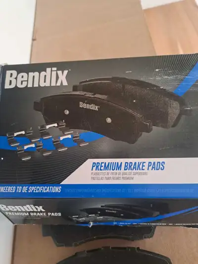 Bendix sbc 1521 premium brake pads. Brand new. Missing 1 abutment kit