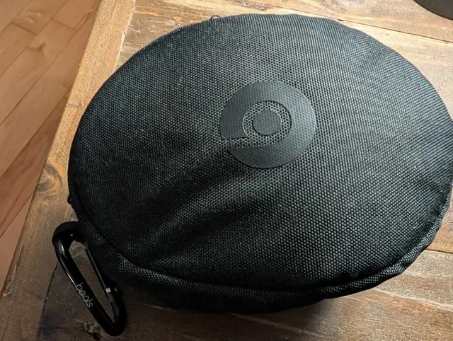 Beats Solo 3 by Dr Dre with Carrying Case in Headphones in Bedford - Image 3