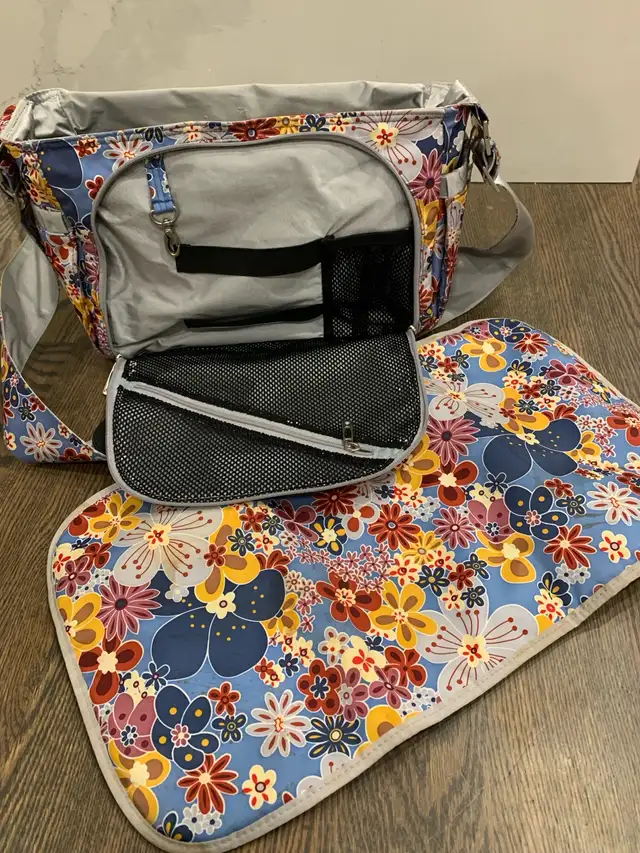 JuJuBe Diaper Bag in Bathing & Changing in Ottawa - Image 5