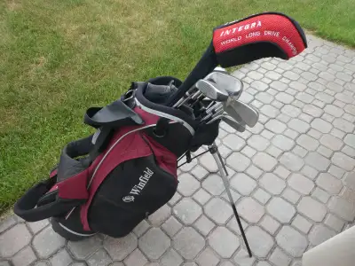 Men’s Right Hand Top Flite Golf Club set and carry bag, View more