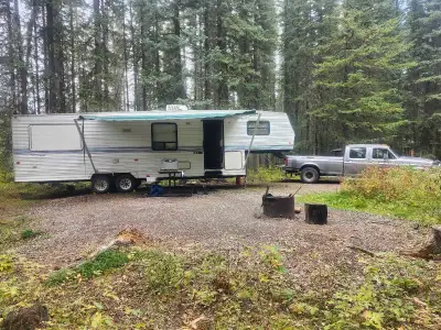 32ft fifth wheel toy hauler. Brand new all around electric brakes, freshly packed wheel bearings and...