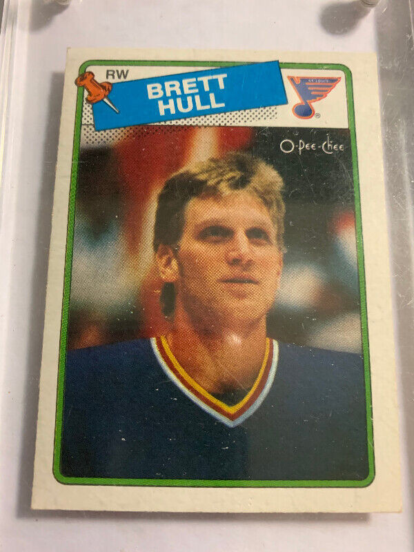 BRETT HULL 1988-89 O-Pee-Chee RC #66 Blues Rookie OPC. dans Art et objets de collection  à Longueuil/Rive Sud - Image 2