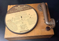 Sni-Dor RP-1A 78 RPM record player with records
