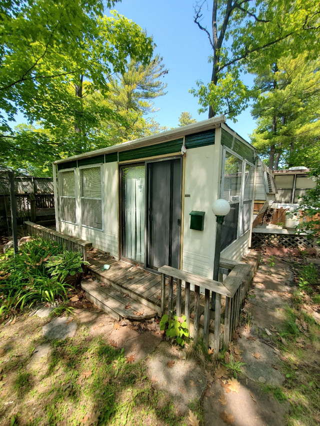 Vintage glenelle camper trailer with sunroom in Travel Trailers & Campers in Peterborough - Image 3