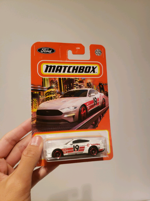 Matchbox 2019 Ford Mustang Coupe white in Arts & Collectibles in Markham / York Region - Image 2