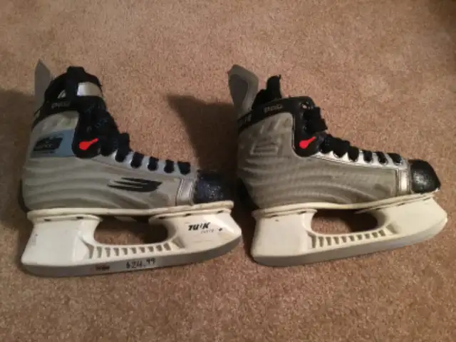 Variety of kids hockey equipment and accessories in Hockey in Kitchener / Waterloo - Image 4