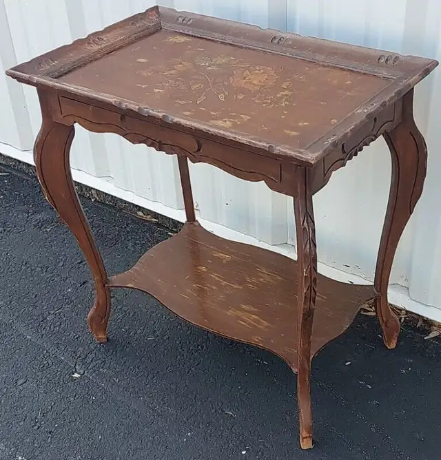 QUAINT SMALL VINTAGE TABLE63005667154817122