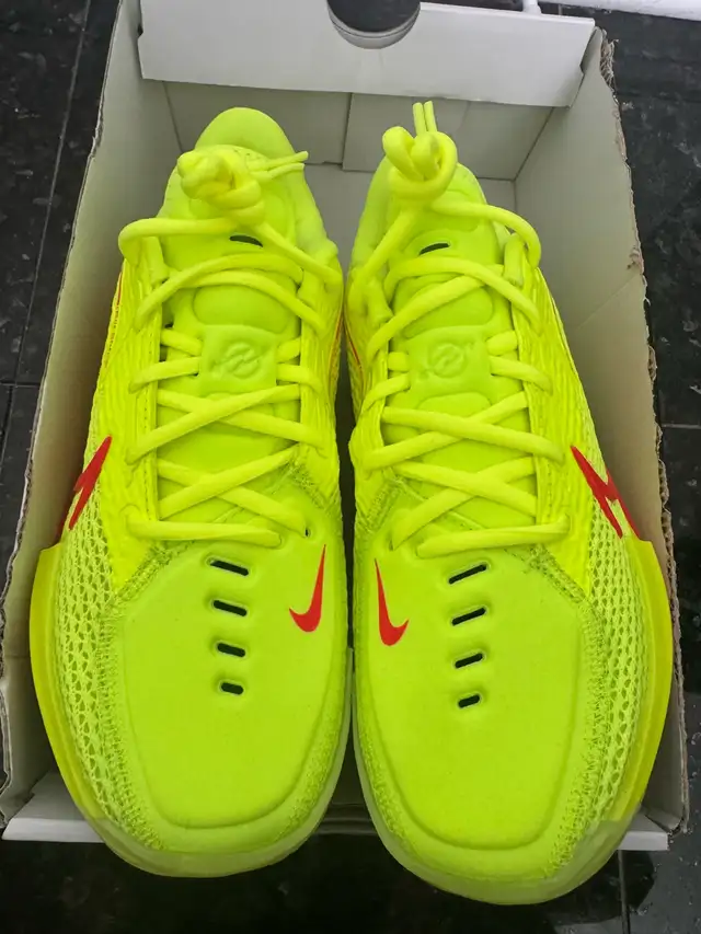 Nike GT Cut 1 EYBL Volt/Bright Crimson in Men's Shoes in City of Toronto - Image 6