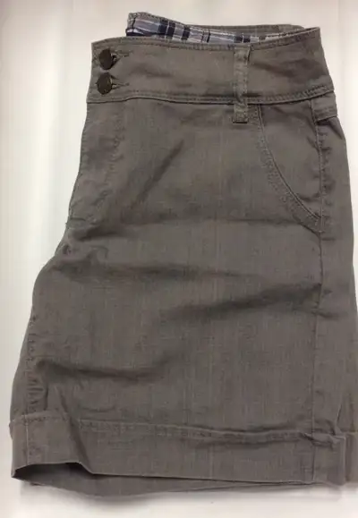 New Women’s Grey Denim Shorts For Sale - Size 8 - Never Worn, View more