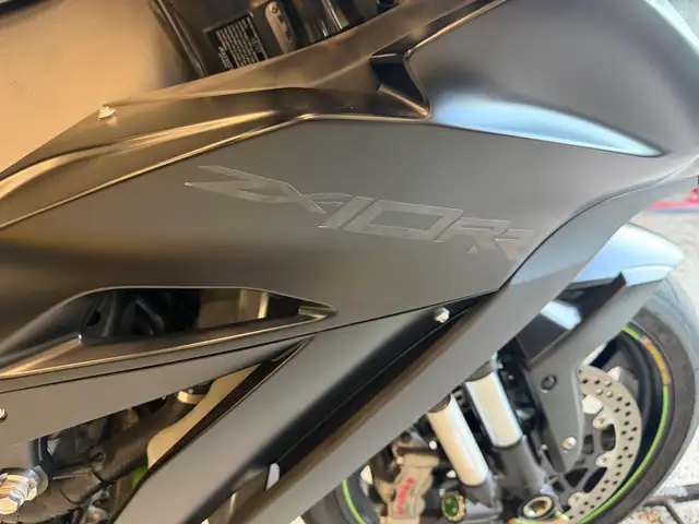 2018 Kawasaki zx10rr in Sport Bikes in Thunder Bay - Image 11